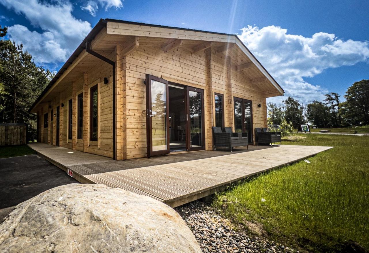 Sundance Lodge, Fantastic New Cabin With Hot Tub - Sleeps 6 - Largest In Felmoor Park มอร์เพท ภายนอก รูปภาพ