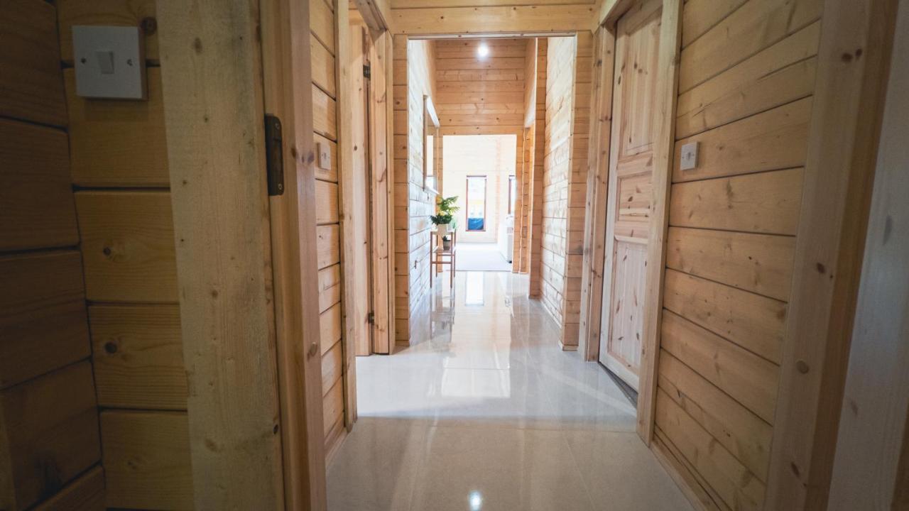 Sundance Lodge, Fantastic New Cabin With Hot Tub - Sleeps 6 - Largest In Felmoor Park มอร์เพท ภายนอก รูปภาพ