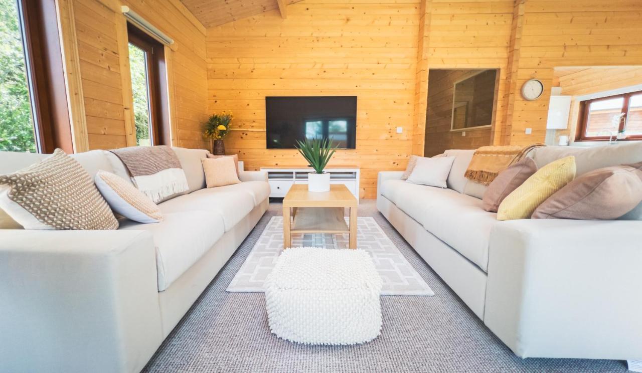 Sundance Lodge, Fantastic New Cabin With Hot Tub - Sleeps 6 - Largest In Felmoor Park มอร์เพท ภายนอก รูปภาพ