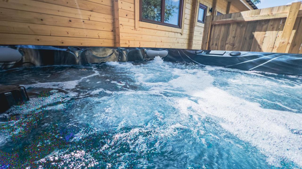 Sundance Lodge, Fantastic New Cabin With Hot Tub - Sleeps 6 - Largest In Felmoor Park มอร์เพท ภายนอก รูปภาพ