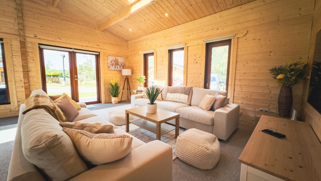 Sundance Lodge, Fantastic New Cabin With Hot Tub - Sleeps 6 - Largest In Felmoor Park มอร์เพท ภายนอก รูปภาพ