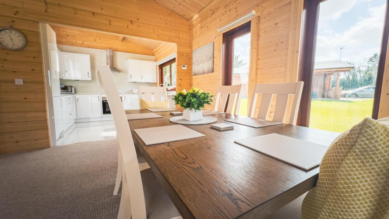Sundance Lodge, Fantastic New Cabin With Hot Tub - Sleeps 6 - Largest In Felmoor Park มอร์เพท ภายนอก รูปภาพ