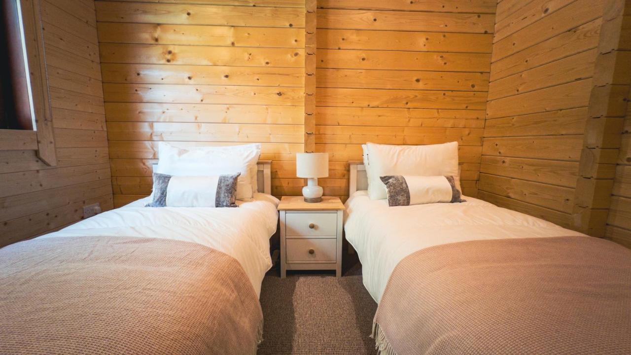 Sundance Lodge, Fantastic New Cabin With Hot Tub - Sleeps 6 - Largest In Felmoor Park มอร์เพท ภายนอก รูปภาพ