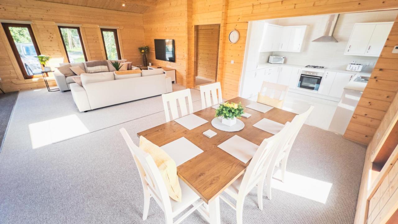 Sundance Lodge, Fantastic New Cabin With Hot Tub - Sleeps 6 - Largest In Felmoor Park มอร์เพท ภายนอก รูปภาพ
