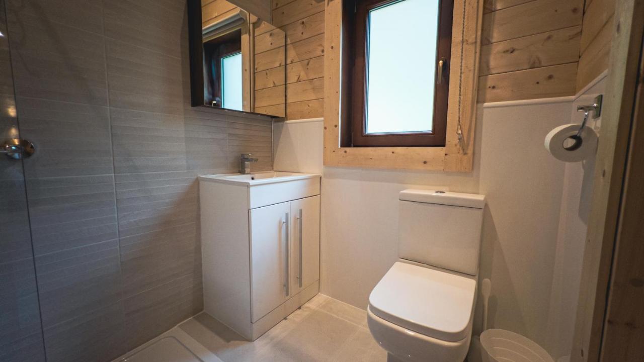 Sundance Lodge, Fantastic New Cabin With Hot Tub - Sleeps 6 - Largest In Felmoor Park มอร์เพท ภายนอก รูปภาพ